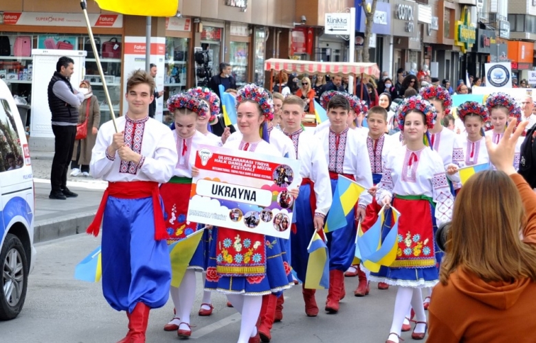 FESTİVALDE UKRAYNA EKİBİNE ALKIŞLI DESTEK GELDİ