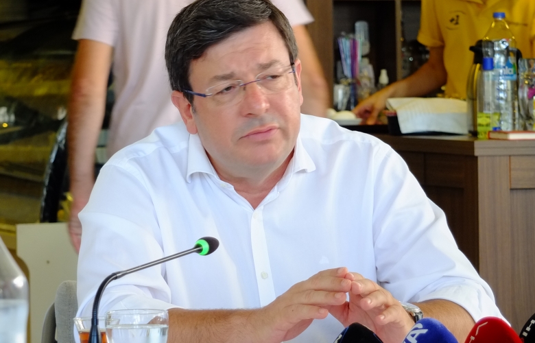 Erkek: “Belediyelerin Hizmetlerini Engellemek, Yerel Demokrasiye Bir Darbedir”