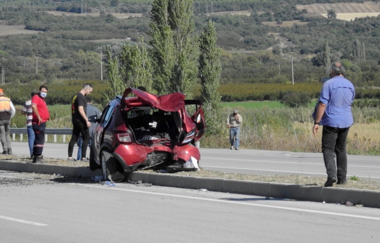 UMURBEY ÇANAKKALE İSTİKAMETİNDEKİ KAZA UCUZ ATLATILDI
