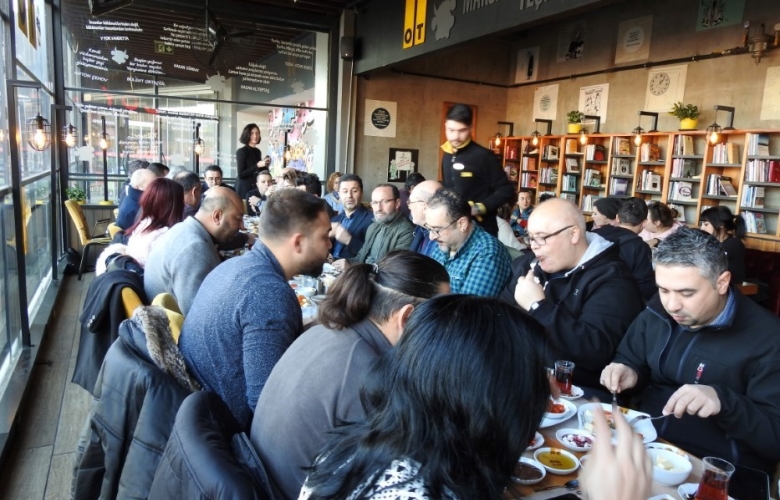 17 BURDA AVM GAZETECİLERİ UNUTMADI