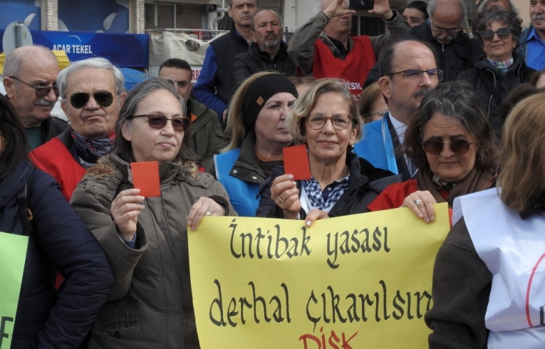 Emekliler’ den Hükümete Kırmızı Kart