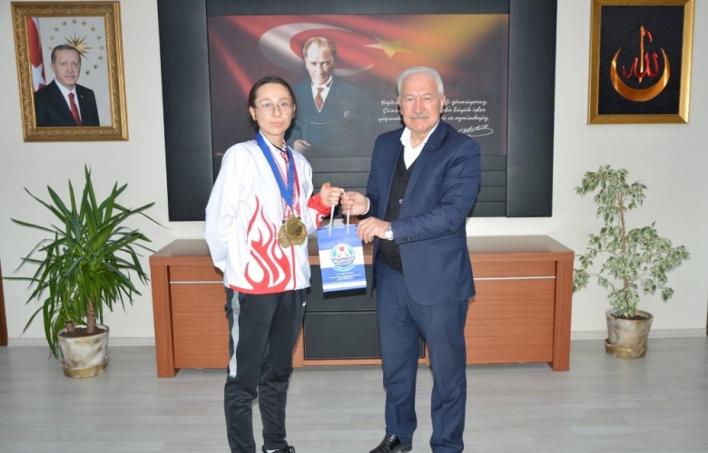 TAEKWONDO’NUN ALTIN KIZI ARTIK LAPSEKİ SPORDA