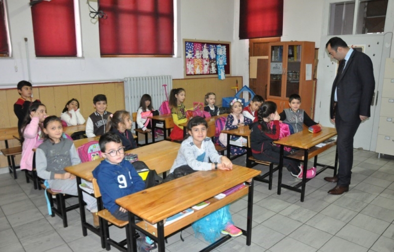 YILMAZ OKUL ZİYARETLERİNE DEVAM EDİYOR