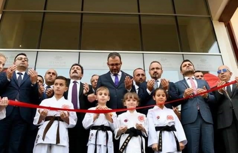 BAKAN KASAPOĞLU HEM AÇILIŞ YAPTI HEMDE ÇANAKKALE' YE MÜJDELİ HABERLER VERDİ