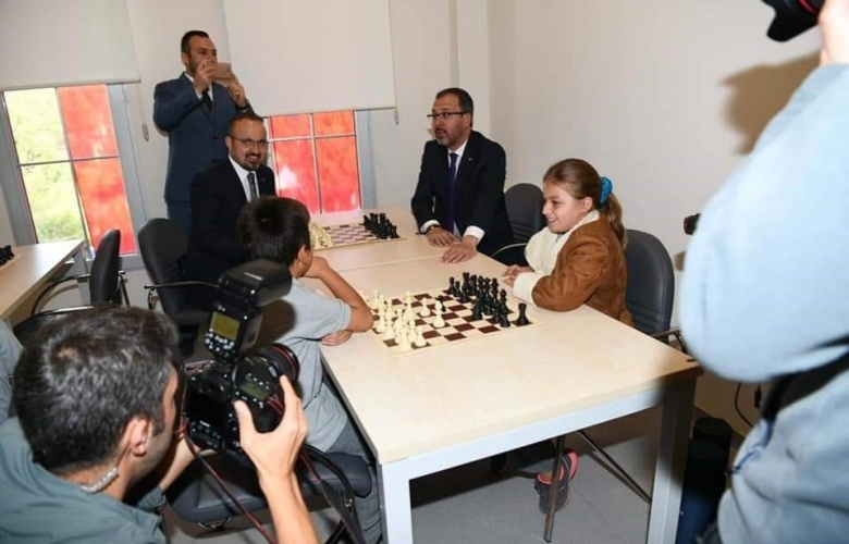 BAKAN KASAPOĞLU HEM AÇILIŞ YAPTI HEMDE ÇANAKKALE' YE MÜJDELİ HABERLER VERDİ