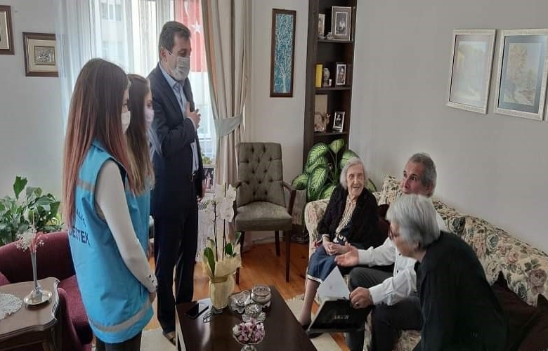 VALİ TAVLI' DAN ASIRLIK ÇINARLARA "ANNELER GÜNÜ" ZİYARETİ