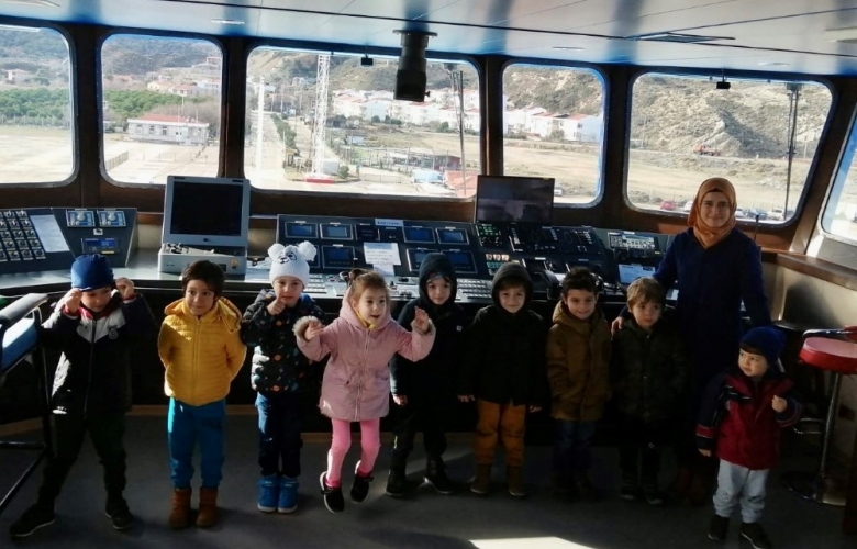 MİNİKLER GESTAŞ GEMİSİNİ GEZDİ