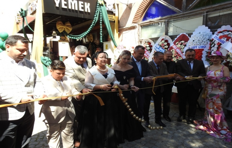 Çanakkale’de Öztaş Yemek’in 3. Şubesi Açıldı: Aynalı Çarşı Arkasında Yoğun Katılımlı Açılış