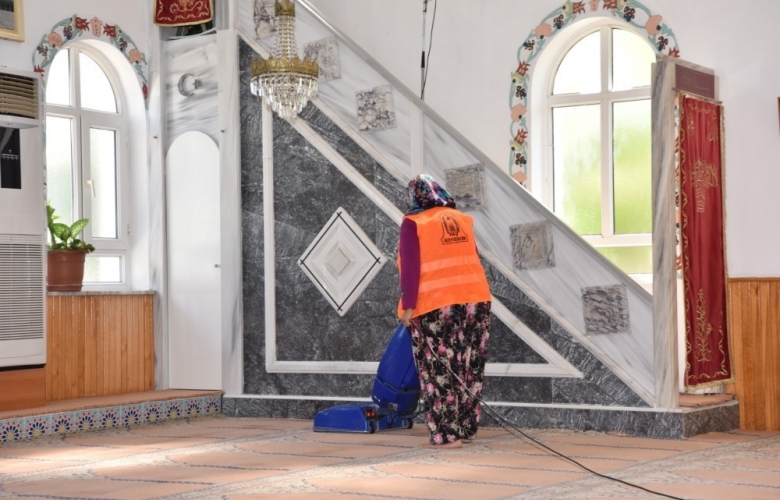 ÇAN BELEDİYESİ’NDEN CAMİLERDE BAYRAM TEMİZLİĞİ