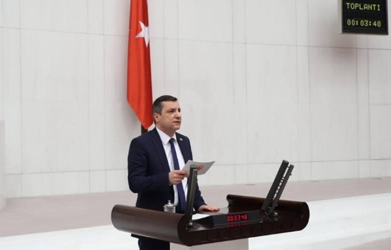 CEYLAN “TİTANİC BATIYOR, SİZ ÇALMAYA DEVAM EDEN MÜZİSYEN GİBİSİNİZ”