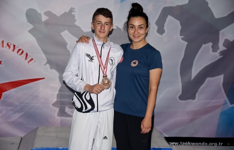 ÇANAKKALE TAEKWONDOSU 2019 YILINDADA ALTIN YILINI YAŞADI