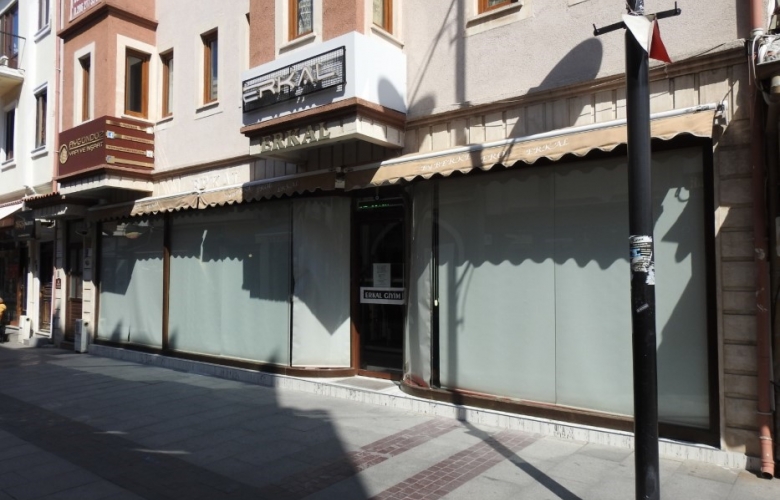 ÇARŞI CADDESİ KAPANDI CORONAVİRÜS  TEHDİDİ İŞYERLERİNİ KAPATTI