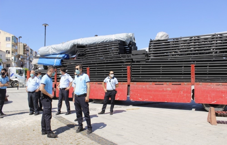 İSKELE MEYDANINDA TANITIM CADIRI GERGİNLİĞİ