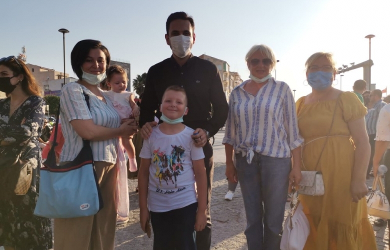 TURAN İSKELE MEYDANINDA AŞURE DAĞITTI