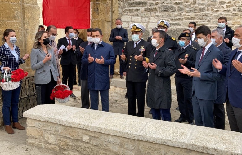 ÇANAKKALE SAVAŞLARI'NIN İLK ŞEHİTLERİ SEDDULBAHIR KALESİNDE DÜZENLENEN TÖREN İLE ANILDI
