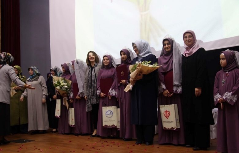 ÇANAKKALE MÜFTÜLÜĞÜNÜN İLK HAFIZLARI TÖRENİ YAPILDI