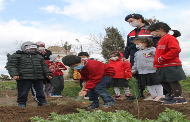 ÇANAKKALE İL JANDARMA KOMUTANLIĞINDAN “FİDAN HAYATTIR, ORMAN GELECEK!”ETKİNLİĞİ