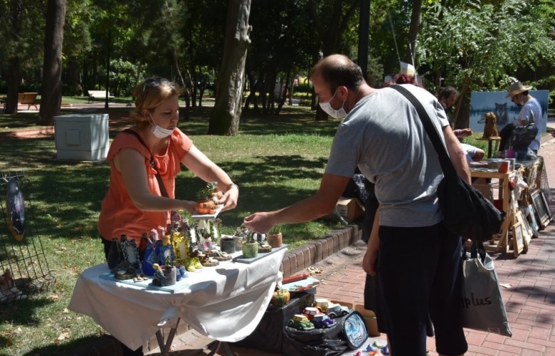 EL EMEĞİ ÜRÜNLER HALK BAHÇESİ'NDE SERGİLENİYOR