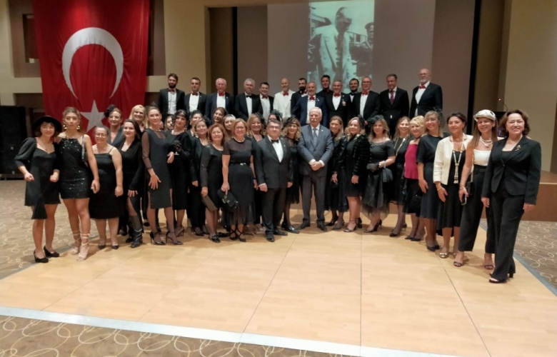 GÖKHAN CUMHURİYET RESEPSİYONUNA KATILDI