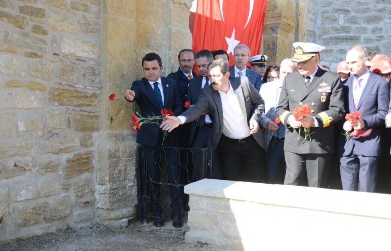 ÇANAKKALE MUHAREBELERİ’ N DE ŞEHİT DÜŞEN İLK ASKERLERİMİZ İÇİN ANMA TÖRENİ GERÇEKLEŞTİRİLDİ