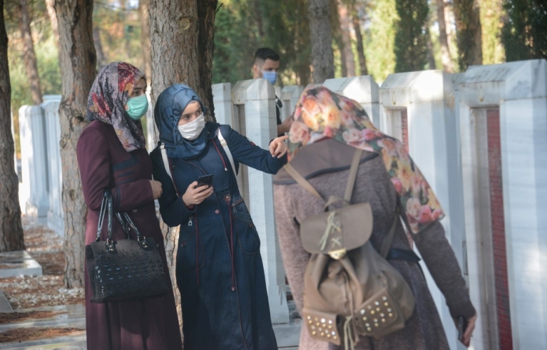 SURİYELİ GENÇLER TARİHİ ALAN'DA