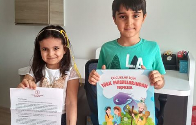 ÇANAKKALE İL HALK KÜTÜPHANESİ EVDE KALAN ÇOCUKLARI UNUTMADI