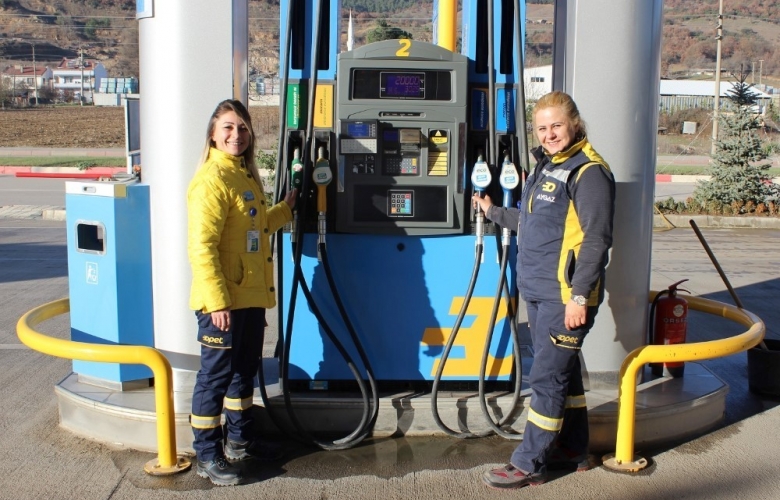 ÇAN’ IN İLK BENZİN POMPACISI KADINLARI “EZBERLERİ BOZMAK BİZİM ELİMİZDE’’