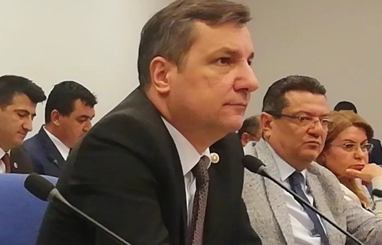 CEYLAN  "MENEMENİ SOSYETE YEMEĞİ YAPAN İKTİDARIN BAKANI OLDUNUZ"