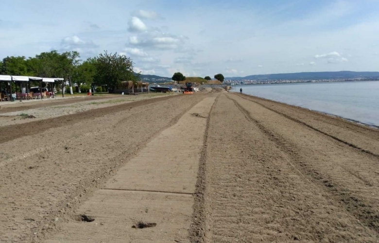 PLAJLAR TEMIZLENİYOR