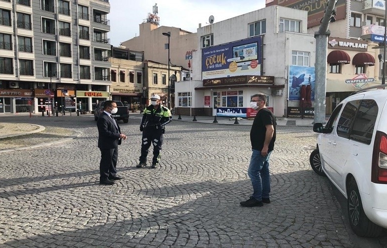 VALİ AKTAŞ' TAN POLİS UYGULAMA NOKTASINDA SOKAĞA ÇIKMA KISITLAMASI DENETİMİ