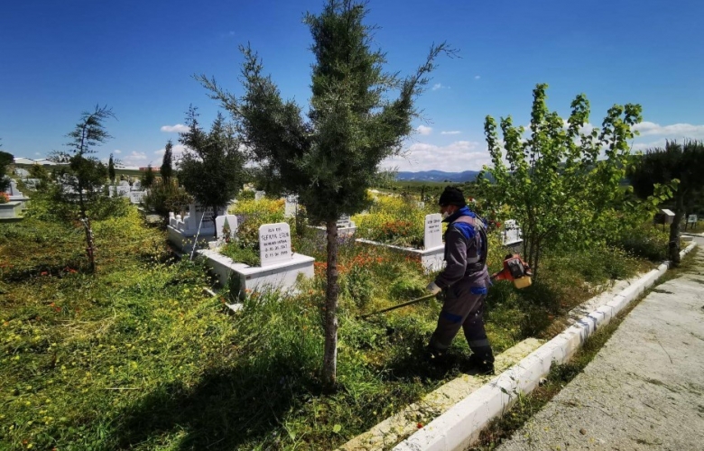 MEZARLIKLARA TEMİZLİK VE DÜZENLEME 