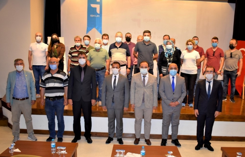 GELİBOLU’DA İŞKUR PROGRAMLARI, SGK TEŞVİKLERİ VE HİBE DESTEKLERİ KONULU TOPLANTI DÜZENLENDİ