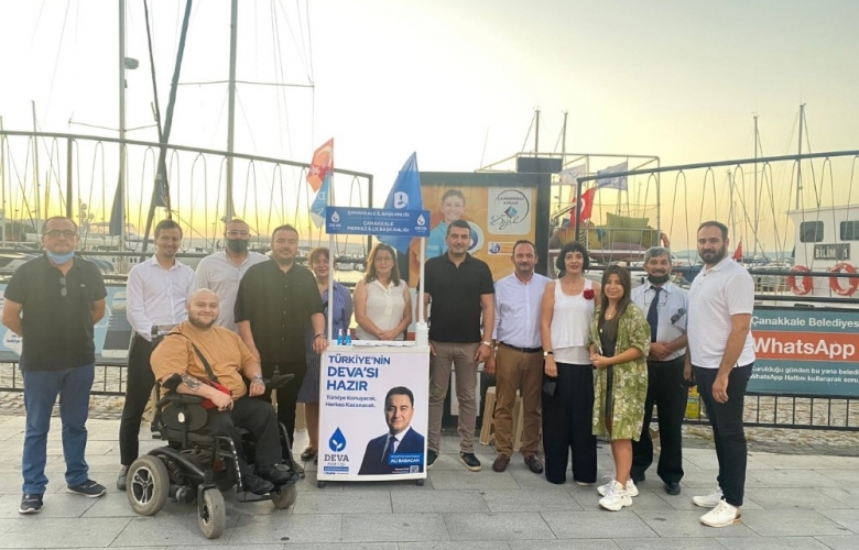 DEVA PARTİSİ ÇANAKKALE İL BAŞKANLIĞI PARTİ STANDINI KORDON’A KURDU