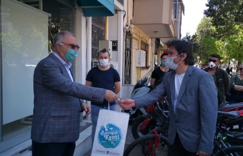 ÇANAKKALE' DE BERBER, KUAFÖR VE GÜZELLİK SALONLARI DEZENFEKTE EDİLDİ