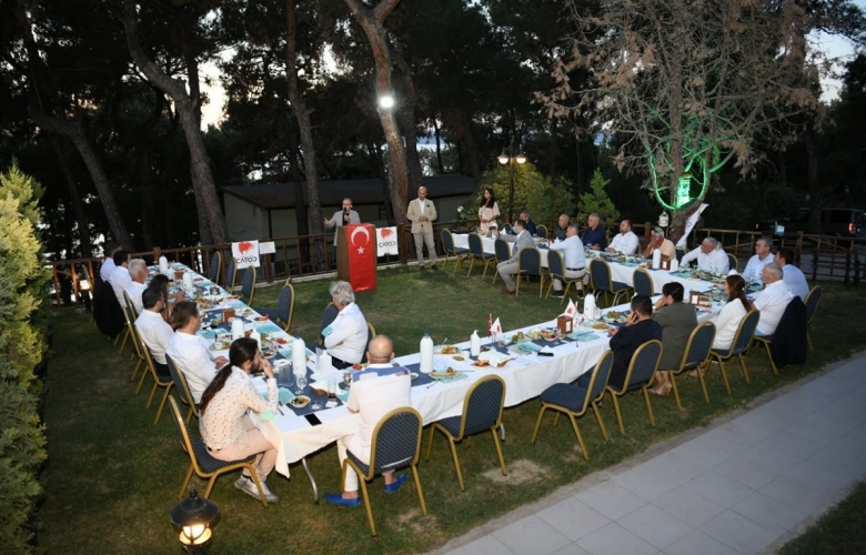 VALİ AKTAŞ, ÇANAKKALELİ TURİZMCİLERLE BİR ARAYA GELDİ