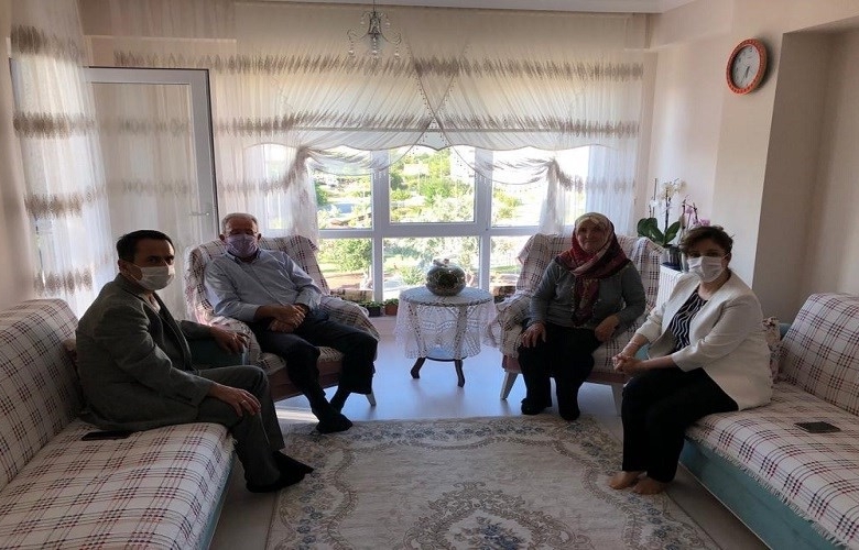 VALİ AKTAŞ, KURBAN BAYRAMINDA ŞEHİT EMRE BAĞCI’NIN AİLESİNİ ZİYARET ETTİ