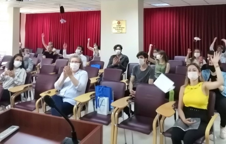 ÇOMÜ SİYASAL BİLGİLER FAKÜLTESİ’NİN MEZUNİYET TÖRENİ ONLİNE YAPILDI