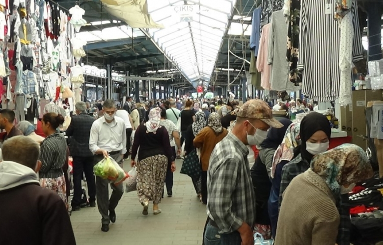 RAMAZAN BAYRAMI ÖNCESİ CUMA PAZARINDA, SOSYAL MESAFE KORUNAMADI
