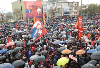 CHP’nin 100. Mitingi Çanakkale’de Yapıldı: Özgür Özel’den “Demokrasi Mücadelesi” Vurgusu